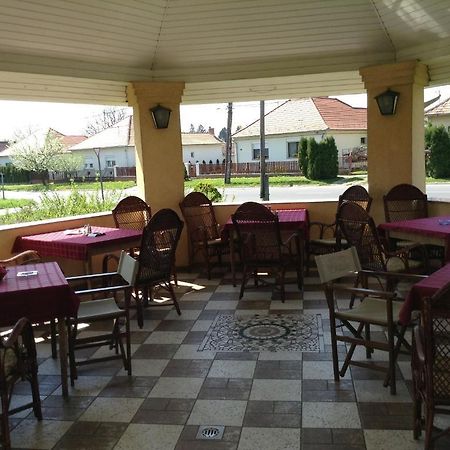 Fonix Fogado Hotel Lenti Buitenkant foto