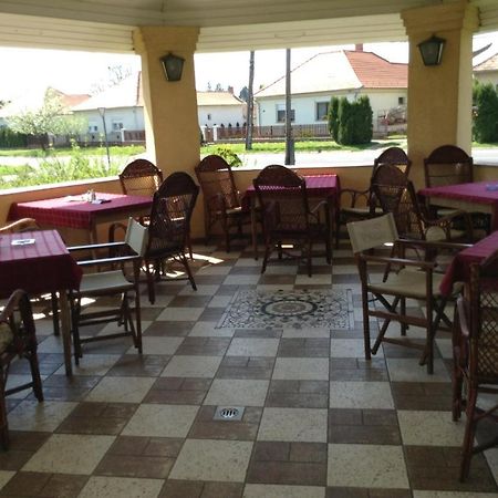Fonix Fogado Hotel Lenti Buitenkant foto