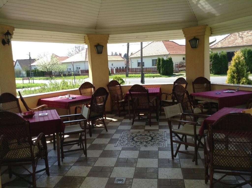 Fonix Fogado Hotel Lenti Buitenkant foto