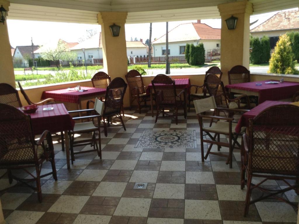 Fonix Fogado Hotel Lenti Buitenkant foto